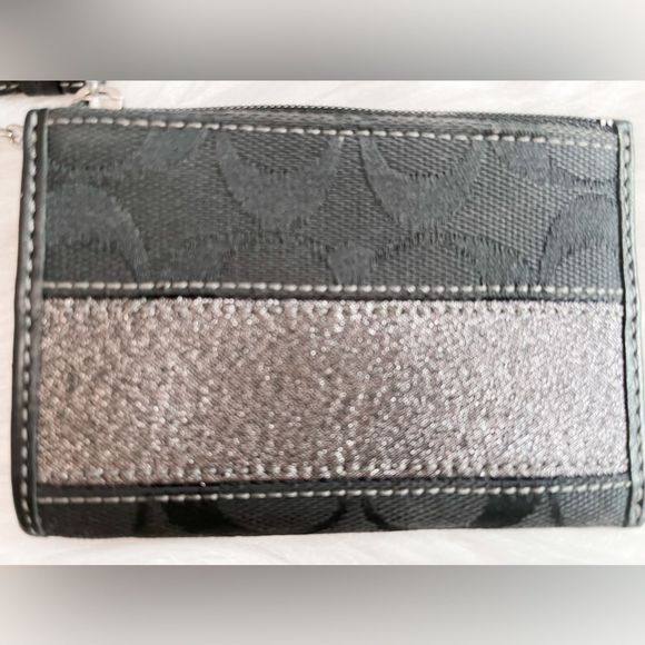 Coach Keychain Wallet - Picture 2 of 4